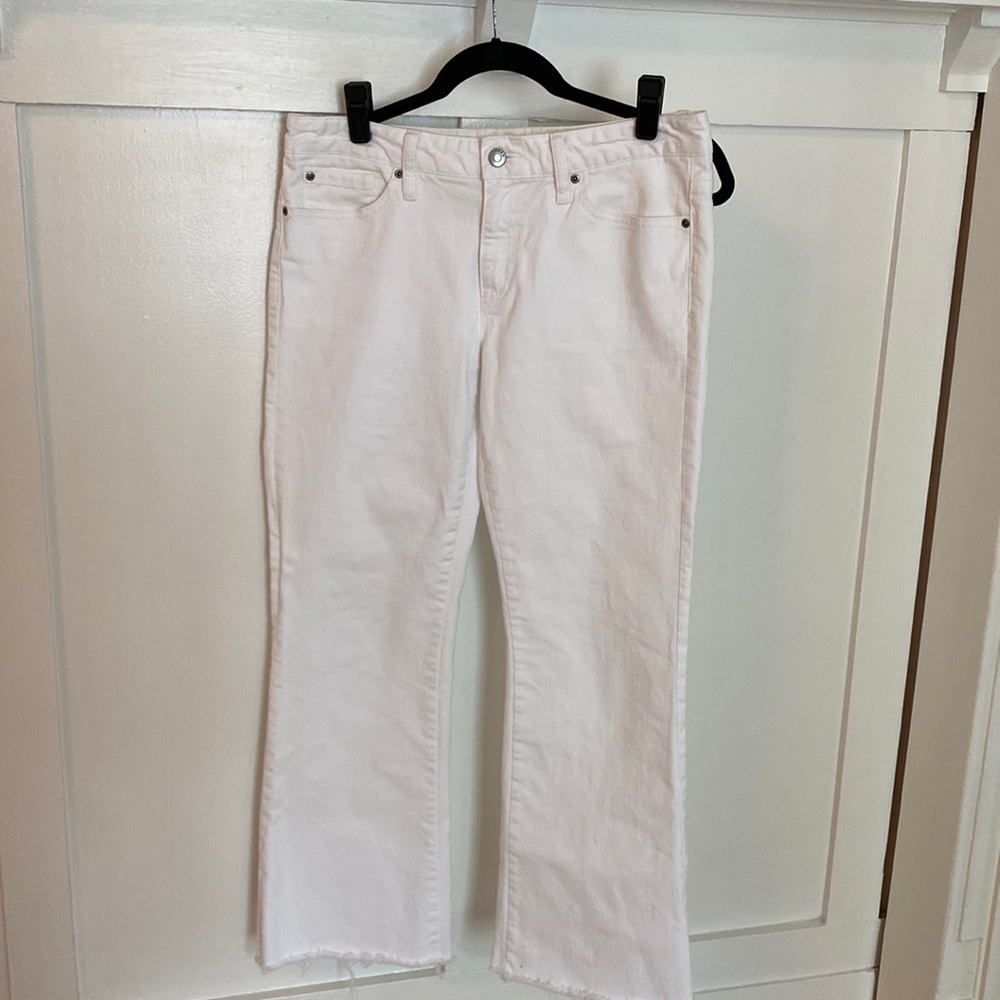 Gap 1969 white denim, cropped and raw fringed hemline.